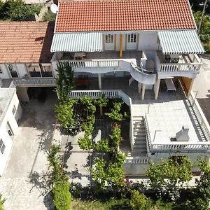 Rasin Apartments Apartament